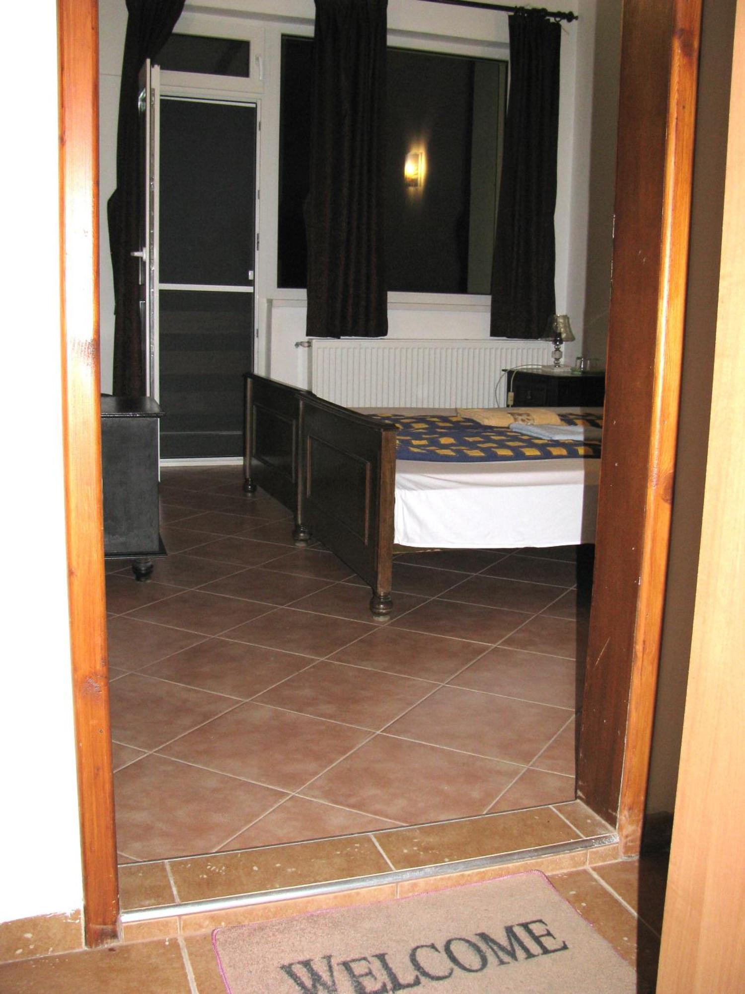 Guest House Familia Samovodene Exterior photo