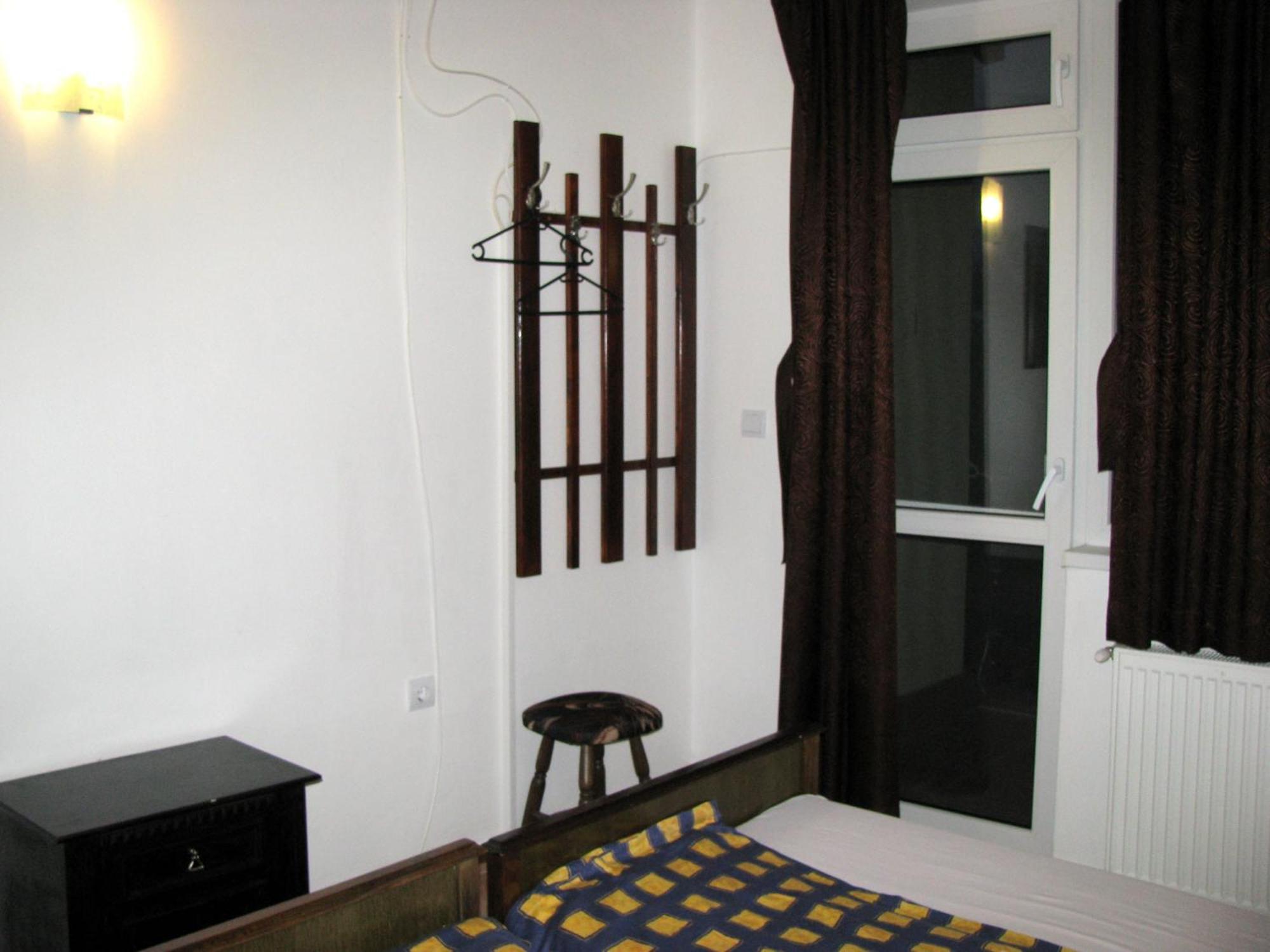 Guest House Familia Samovodene Exterior photo