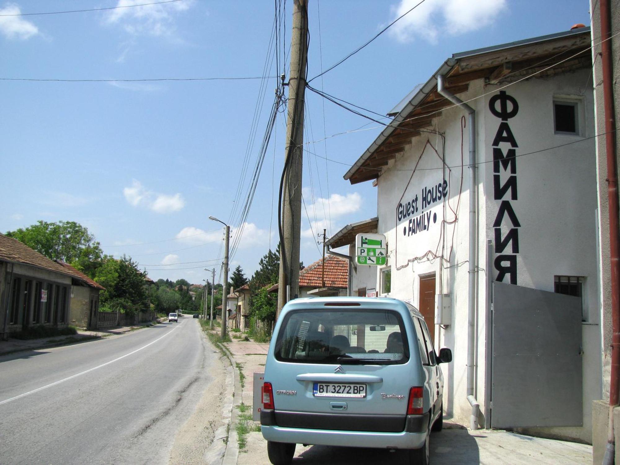 Guest House Familia Samovodene Exterior photo