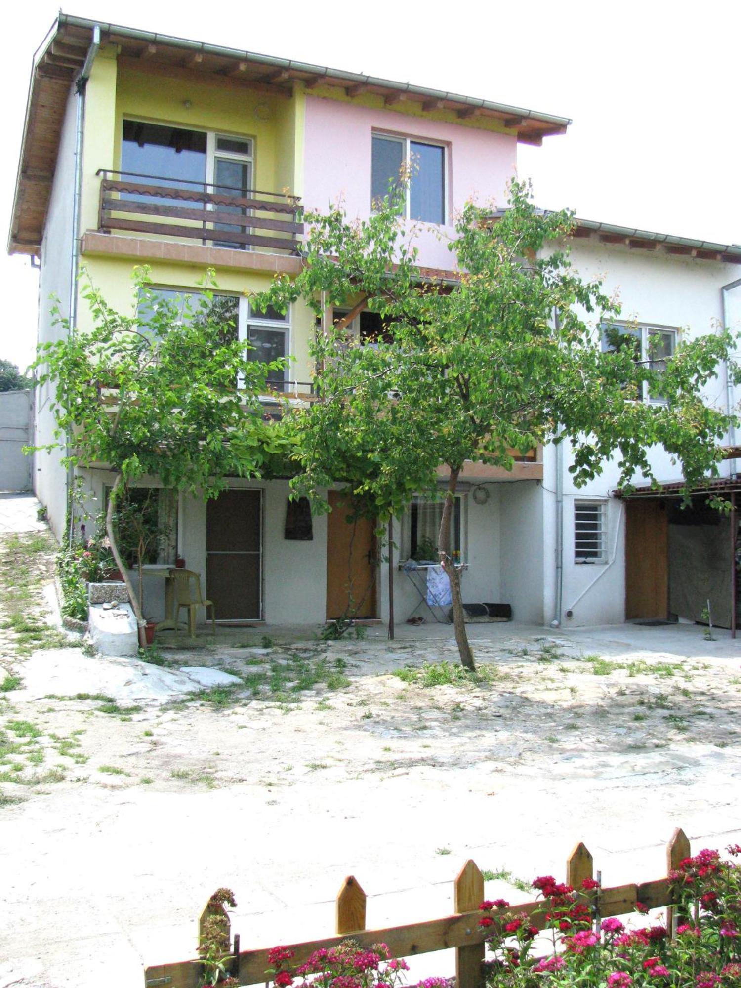 Guest House Familia Samovodene Exterior photo