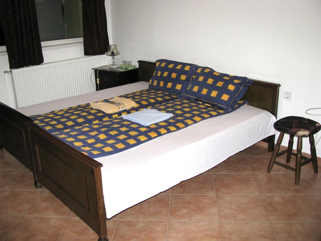 Guest House Familia Samovodene Exterior photo